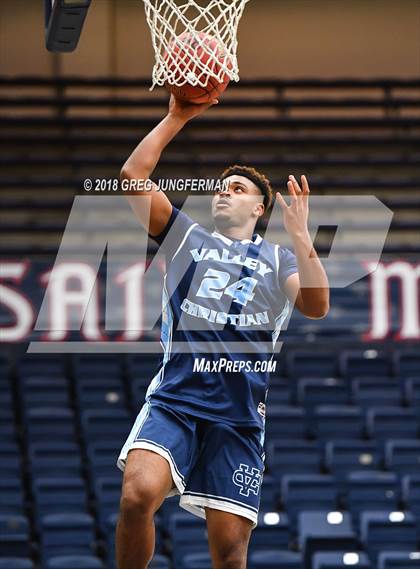 Thumbnail 3 in Valley Christian vs. Oak Park (MaxPreps MLK Classic) photogallery.