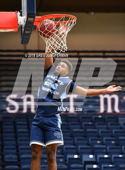 Thumbnail 1 in Valley Christian vs. Oak Park (MaxPreps MLK Classic) photogallery.