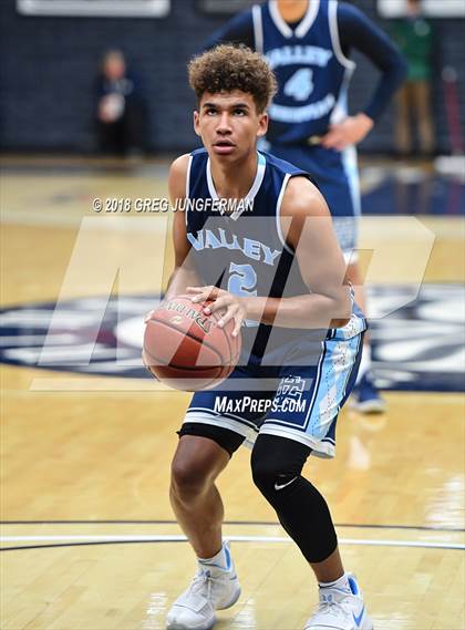 Thumbnail 3 in Valley Christian vs. Oak Park (MaxPreps MLK Classic) photogallery.
