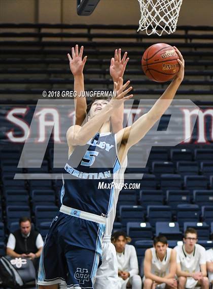 Thumbnail 3 in Valley Christian vs. Oak Park (MaxPreps MLK Classic) photogallery.