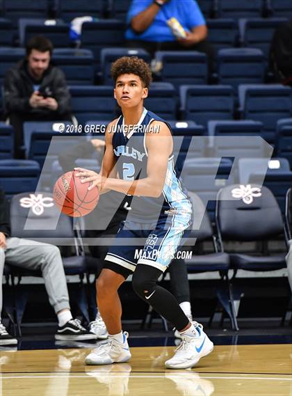 Thumbnail 1 in Valley Christian vs. Oak Park (MaxPreps MLK Classic) photogallery.