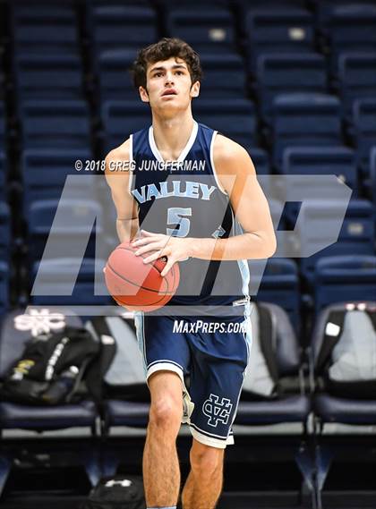 Thumbnail 2 in Valley Christian vs. Oak Park (MaxPreps MLK Classic) photogallery.