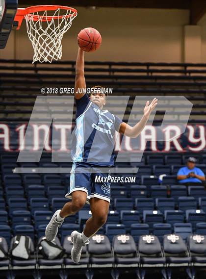 Thumbnail 2 in Valley Christian vs. Oak Park (MaxPreps MLK Classic) photogallery.