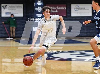 Thumbnail 2 in Valley Christian vs. Oak Park (MaxPreps MLK Classic) photogallery.