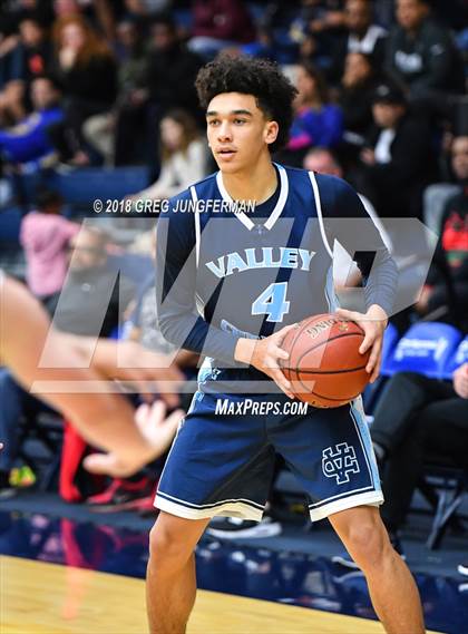 Thumbnail 2 in Valley Christian vs. Oak Park (MaxPreps MLK Classic) photogallery.