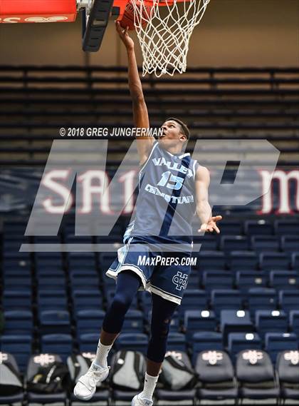Thumbnail 2 in Valley Christian vs. Oak Park (MaxPreps MLK Classic) photogallery.