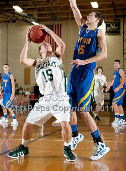 Thumbnail 3 in Newport Central Catholic vs Bishop Brossart (Lloyd Memorial Classic) photogallery.