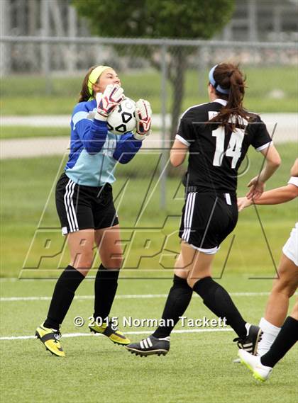 Thumbnail 2 in Blue Valley Northwest vs. Washburn Rural (KSHSAA 6A Final) photogallery.