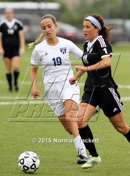 Thumbnail 3 in Blue Valley Northwest vs. Washburn Rural (KSHSAA 6A Final) photogallery.