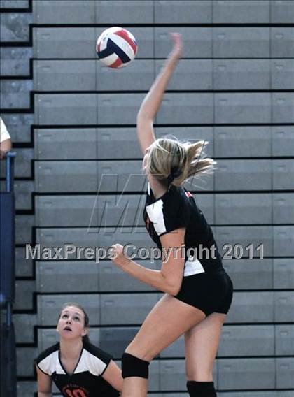 Thumbnail 3 in Redlands East Valley vs. Mira Costa (2010 Durango Fall Classic) photogallery.