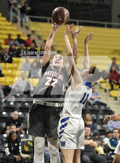 Thumbnail 1 in Mater Dei vs. Windward (CIF-SS Open Division) photogallery.