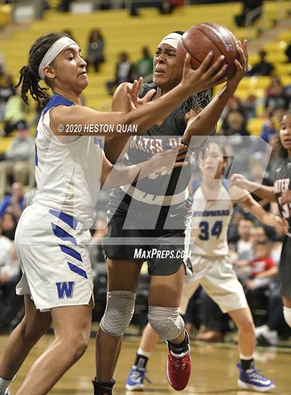 Thumbnail 2 in Mater Dei vs. Windward (CIF-SS Open Division) photogallery.