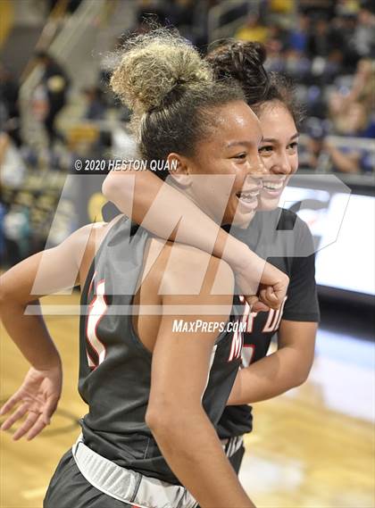 Thumbnail 1 in Mater Dei vs. Windward (CIF-SS Open Division) photogallery.