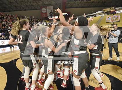 Thumbnail 1 in Mater Dei vs. Windward (CIF-SS Open Division) photogallery.