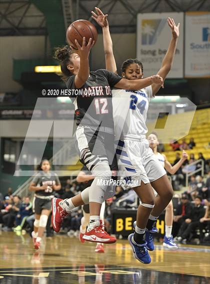 Thumbnail 1 in Mater Dei vs. Windward (CIF-SS Open Division) photogallery.