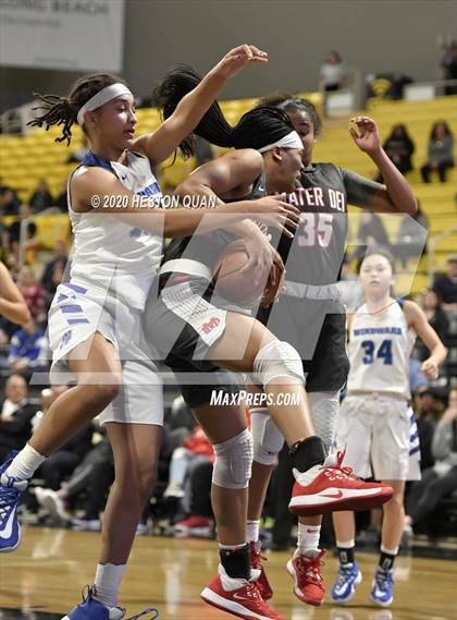 Thumbnail 3 in Mater Dei vs. Windward (CIF-SS Open Division) photogallery.