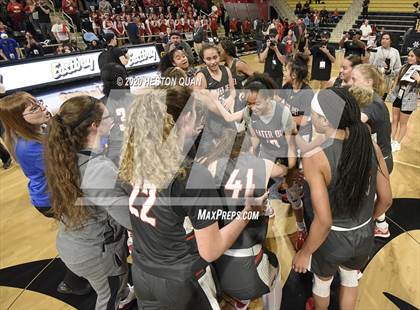 Thumbnail 3 in Mater Dei vs. Windward (CIF-SS Open Division) photogallery.