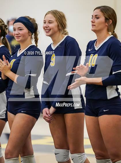 Thumbnail 2 in Mooresville vs. Brownsburg (IHSAA 4A Sectional) photogallery.