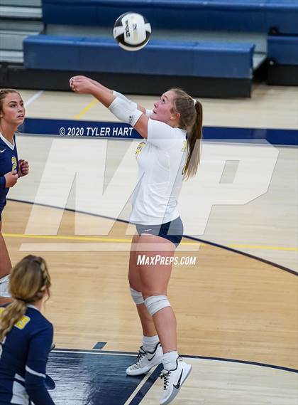 Thumbnail 2 in Mooresville vs. Brownsburg (IHSAA 4A Sectional) photogallery.