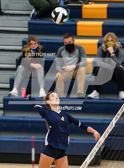 Thumbnail 1 in Mooresville vs. Brownsburg (IHSAA 4A Sectional) photogallery.