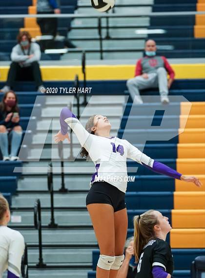 Thumbnail 2 in Mooresville vs. Brownsburg (IHSAA 4A Sectional) photogallery.