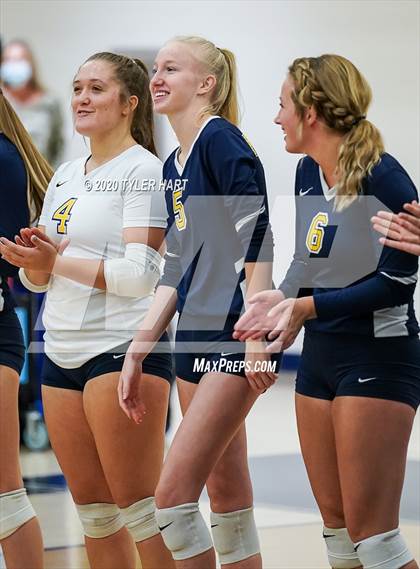 Thumbnail 2 in Mooresville vs. Brownsburg (IHSAA 4A Sectional) photogallery.
