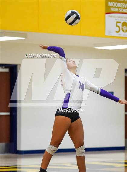 Thumbnail 1 in Mooresville vs. Brownsburg (IHSAA 4A Sectional) photogallery.