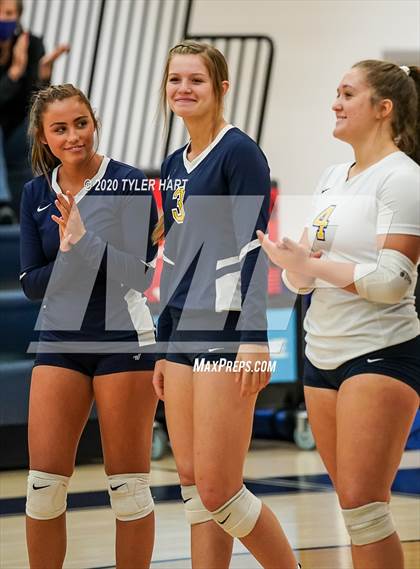 Thumbnail 3 in Mooresville vs. Brownsburg (IHSAA 4A Sectional) photogallery.