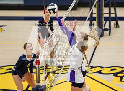 Thumbnail 3 in Mooresville vs. Brownsburg (IHSAA 4A Sectional) photogallery.