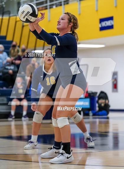 Thumbnail 2 in Mooresville vs. Brownsburg (IHSAA 4A Sectional) photogallery.