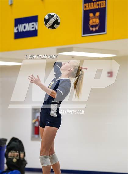 Thumbnail 2 in Mooresville vs. Brownsburg (IHSAA 4A Sectional) photogallery.