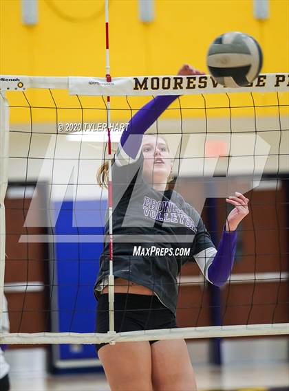 Thumbnail 3 in Mooresville vs. Brownsburg (IHSAA 4A Sectional) photogallery.
