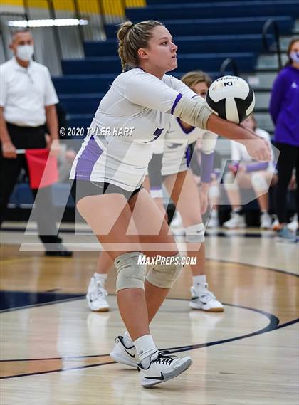 Thumbnail 2 in Mooresville vs. Brownsburg (IHSAA 4A Sectional) photogallery.