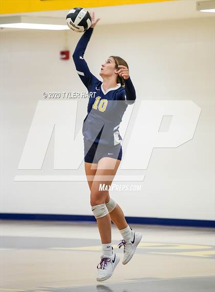 Thumbnail 2 in Mooresville vs. Brownsburg (IHSAA 4A Sectional) photogallery.