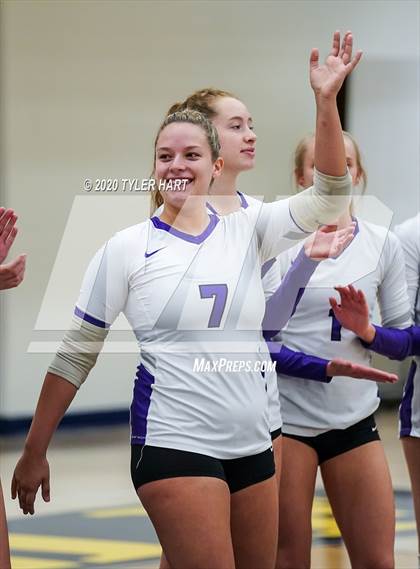 Thumbnail 3 in Mooresville vs. Brownsburg (IHSAA 4A Sectional) photogallery.
