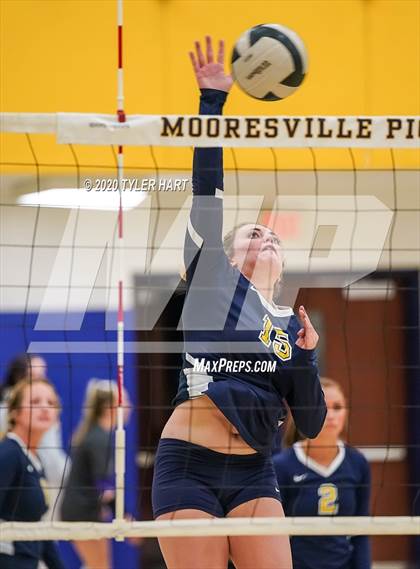 Thumbnail 2 in Mooresville vs. Brownsburg (IHSAA 4A Sectional) photogallery.