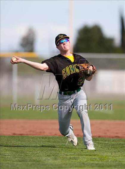 Thumbnail 1 in Sonora @ Manteca photogallery.