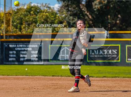 Thumbnail 3 in Mira Costa vs. St. John's photogallery.