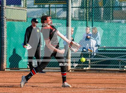 Thumbnail 3 in Mira Costa vs. St. John's photogallery.