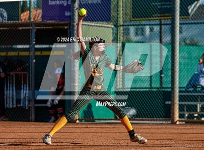 Thumbnail 2 in Mira Costa vs. St. John's photogallery.