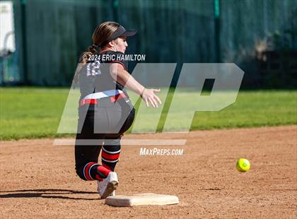 Thumbnail 2 in Mira Costa vs. St. John's photogallery.