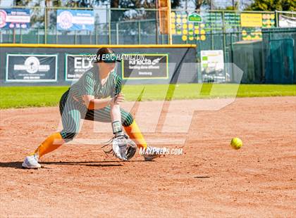 Thumbnail 2 in Mira Costa vs. St. John's photogallery.