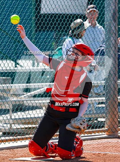Thumbnail 3 in Mira Costa vs. St. John's photogallery.
