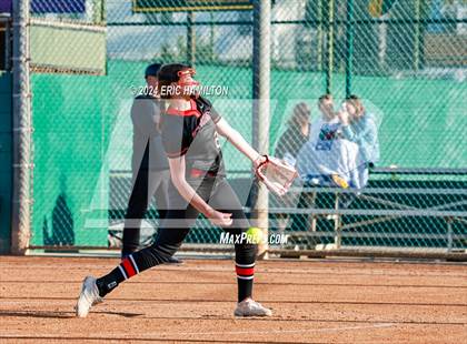 Thumbnail 2 in Mira Costa vs. St. John's photogallery.