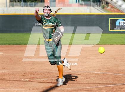 Thumbnail 3 in Mira Costa vs. St. John's photogallery.