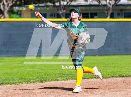 Thumbnail 3 in Mira Costa vs. St. John's photogallery.