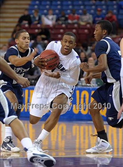 Thumbnail 3 in Vista del Lago vs. Sacramento (CIF SJS D3 Final) photogallery.
