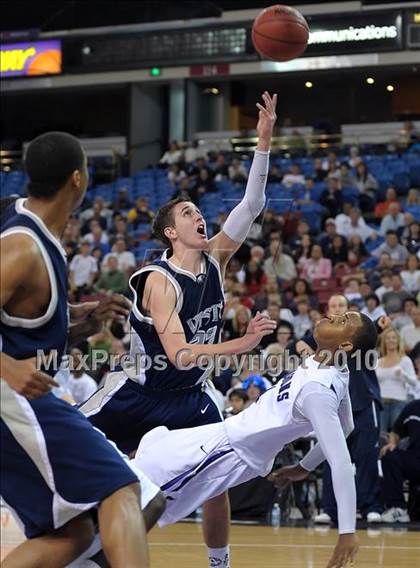 Thumbnail 3 in Vista del Lago vs. Sacramento (CIF SJS D3 Final) photogallery.