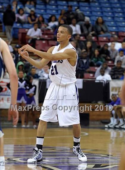Thumbnail 2 in Vista del Lago vs. Sacramento (CIF SJS D3 Final) photogallery.