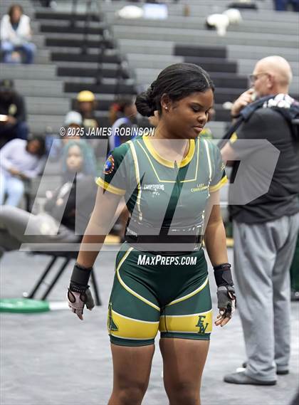 Thumbnail 1 in FHSAA Class 2A District Final photogallery.